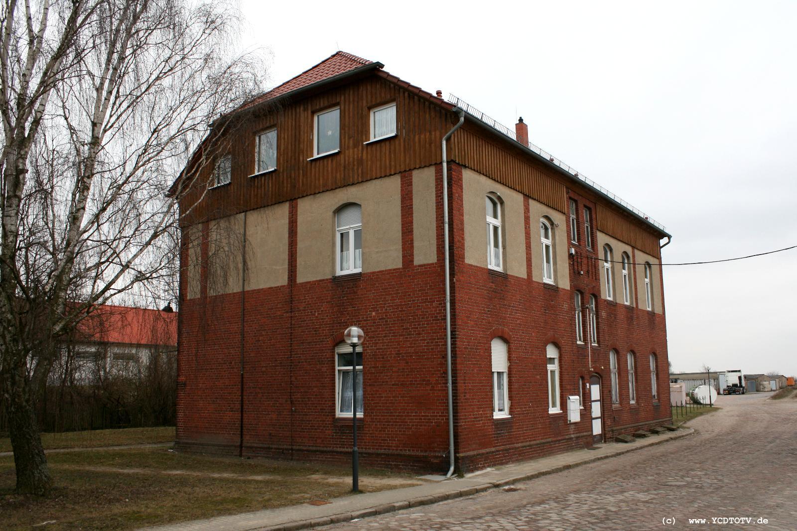 Strecke Stendal-Arneburg, 2011, Bahnhof Arneburg, Nordseite 