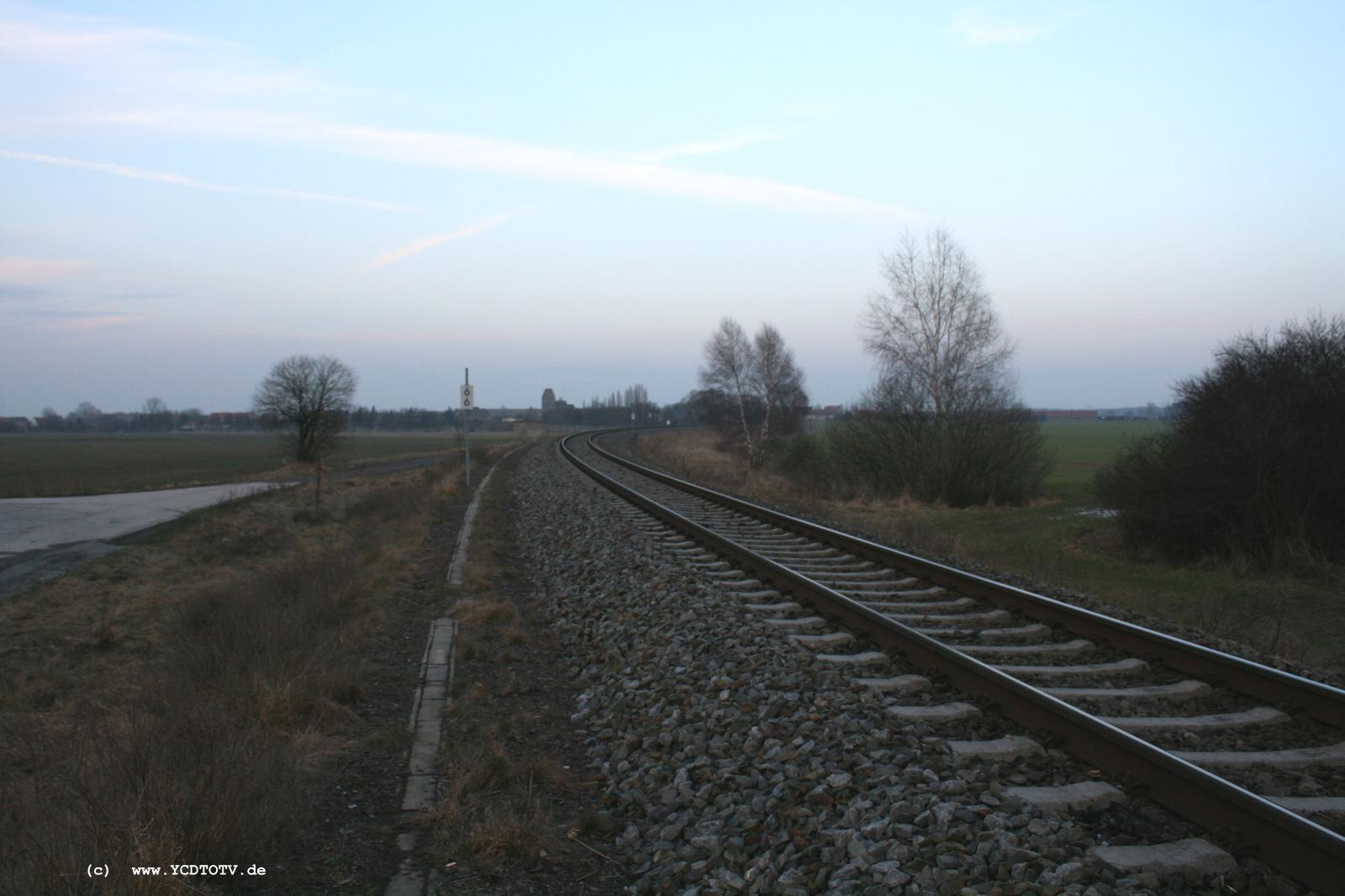 Strecke Stendal-Arneburg, 2011, neue Strecke, Blick Richtung Sonne 