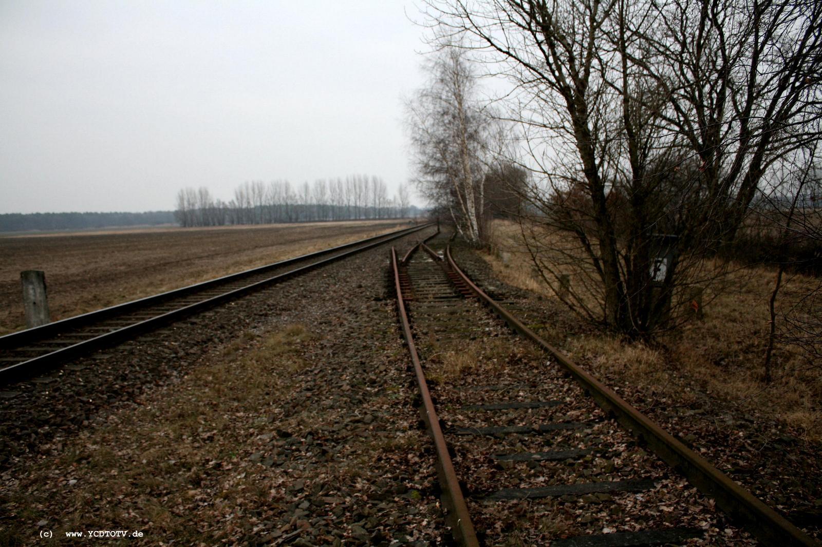 Strecke Stendal-Arneburg, 2011, weiter Richtung Arneburg, fast am Ende 