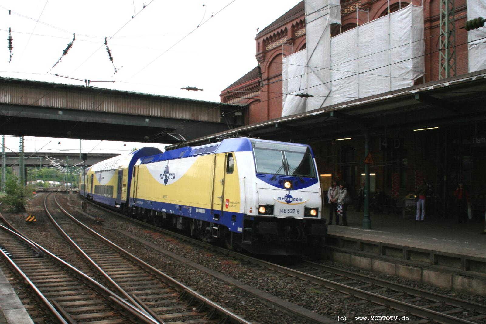  Bahnhof Hamburg-Harburg, 18.05.2011, 14:34 146 537-6 Richtung Sden 