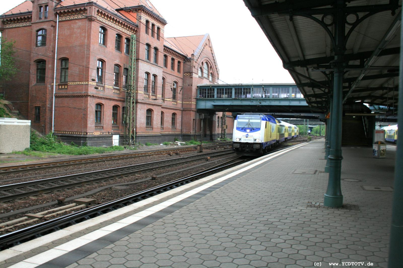  Bahnhof Hamburg-Harburg, 18.05.2011, Blick vom Bahnsteig 5 Richtung Norden 