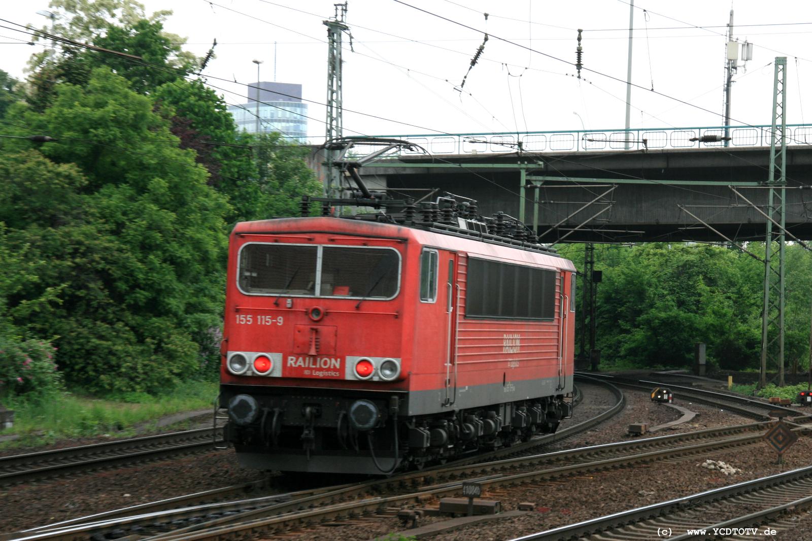  Bahnhof Hamburg-Harburg, 18.05.2011, 14:38 155 115-9 Solo Richtung Stade/Hafen 