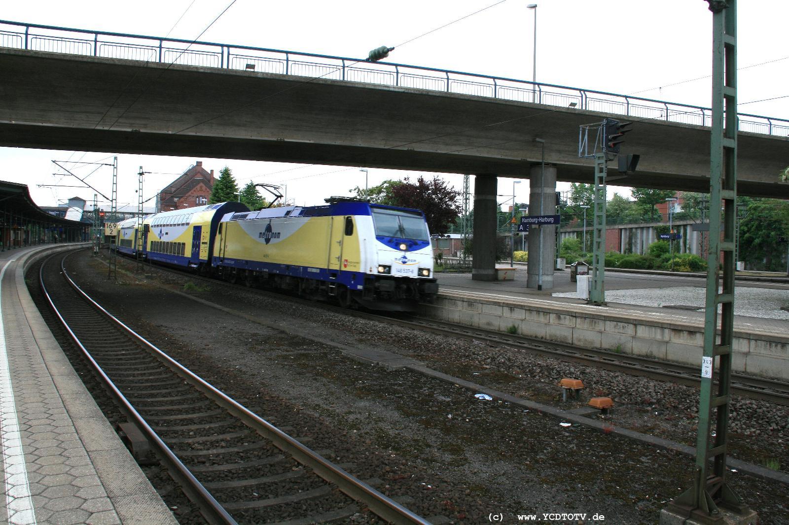  Bahnhof Hamburg-Harburg, 18.05.2011, 14:40 146 537-6 Richtung Sden 
