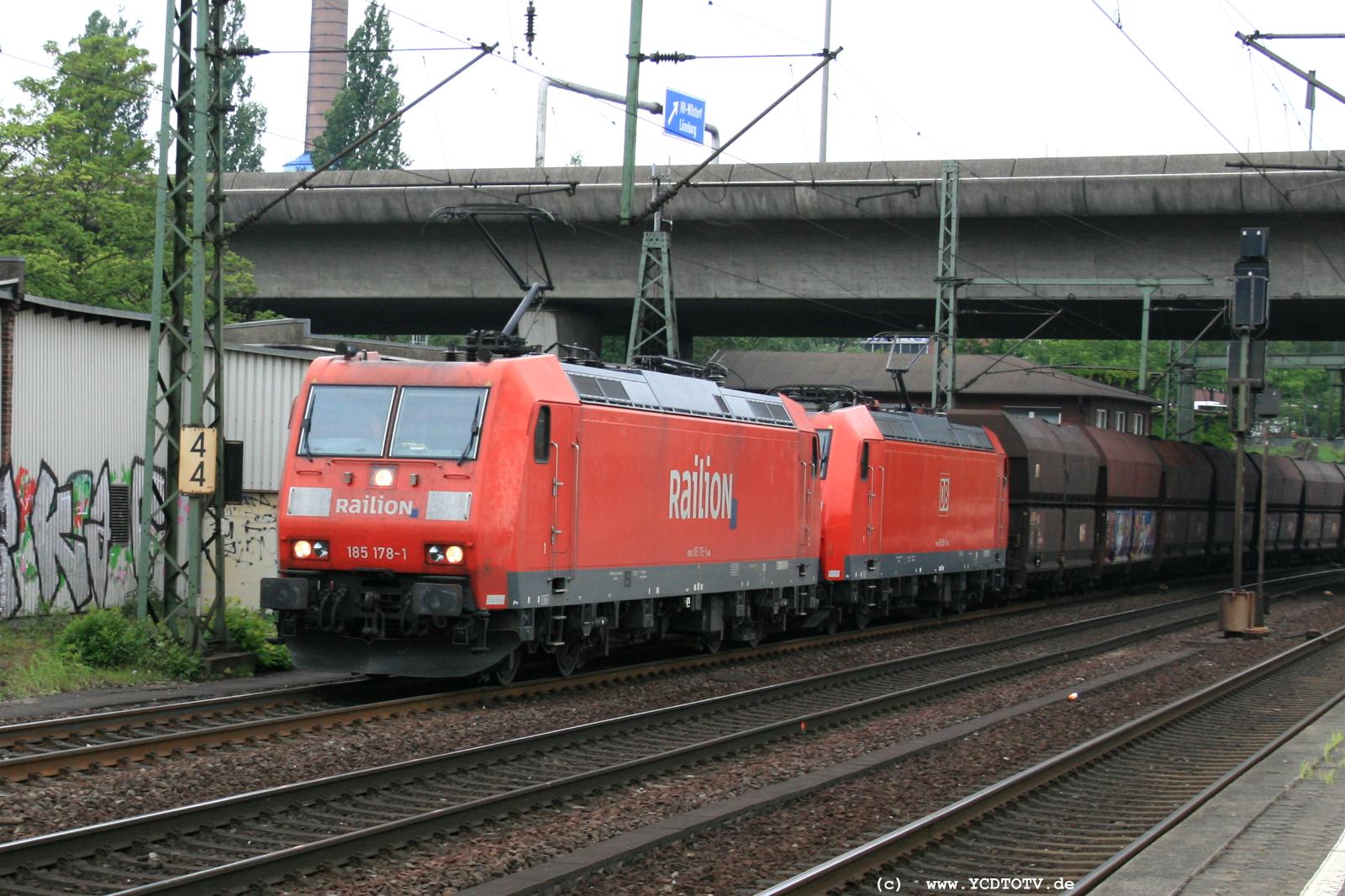  Bahnhof Hamburg-Harburg, 18.05.2011, 14:45 185 178-1 und 185 065-0 Richtung Sden 