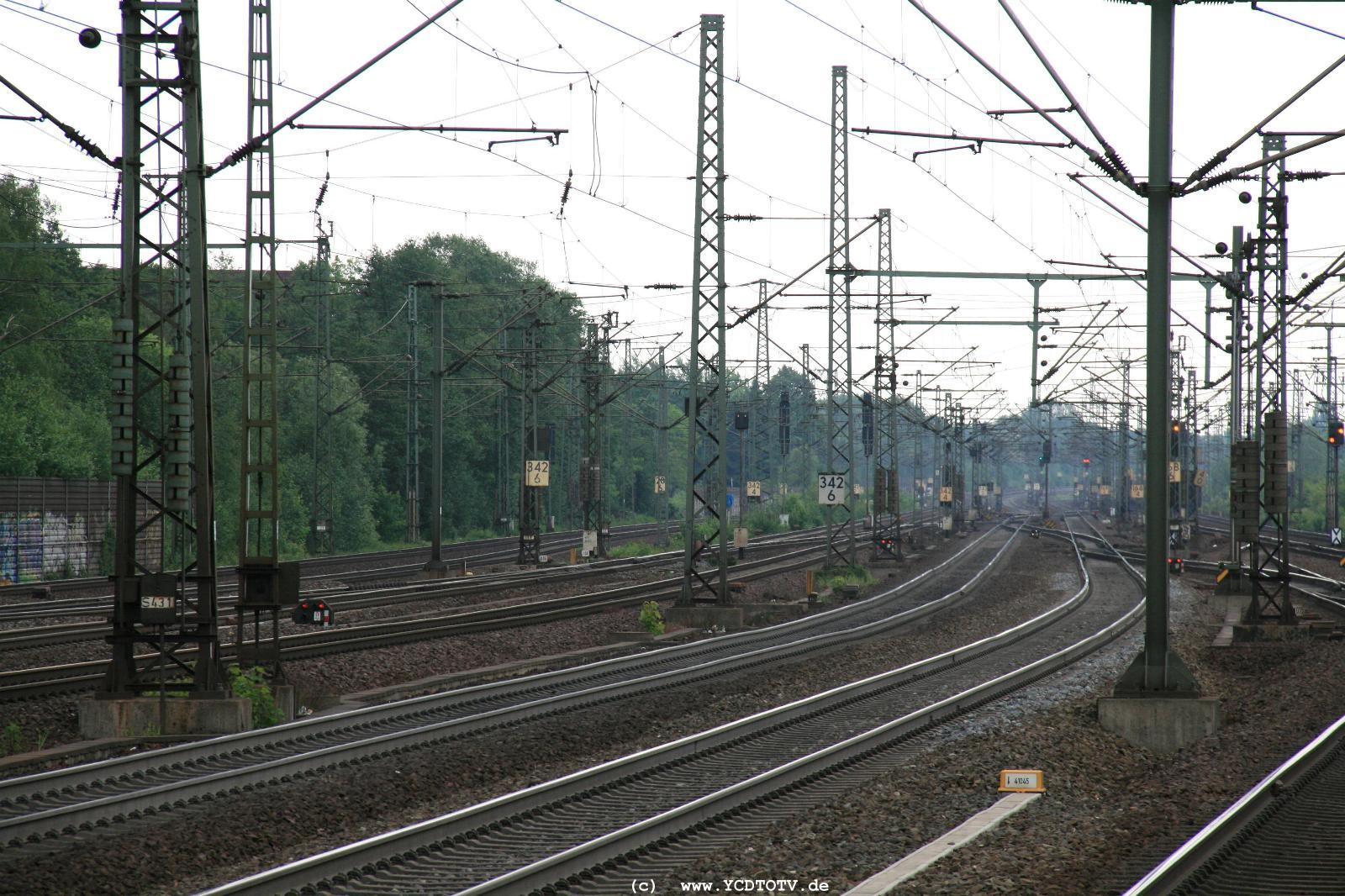  Bahnhof Hamburg-Harburg, 18.05.2011, Blick vom Bahnsteig 5 Richtung Sden 