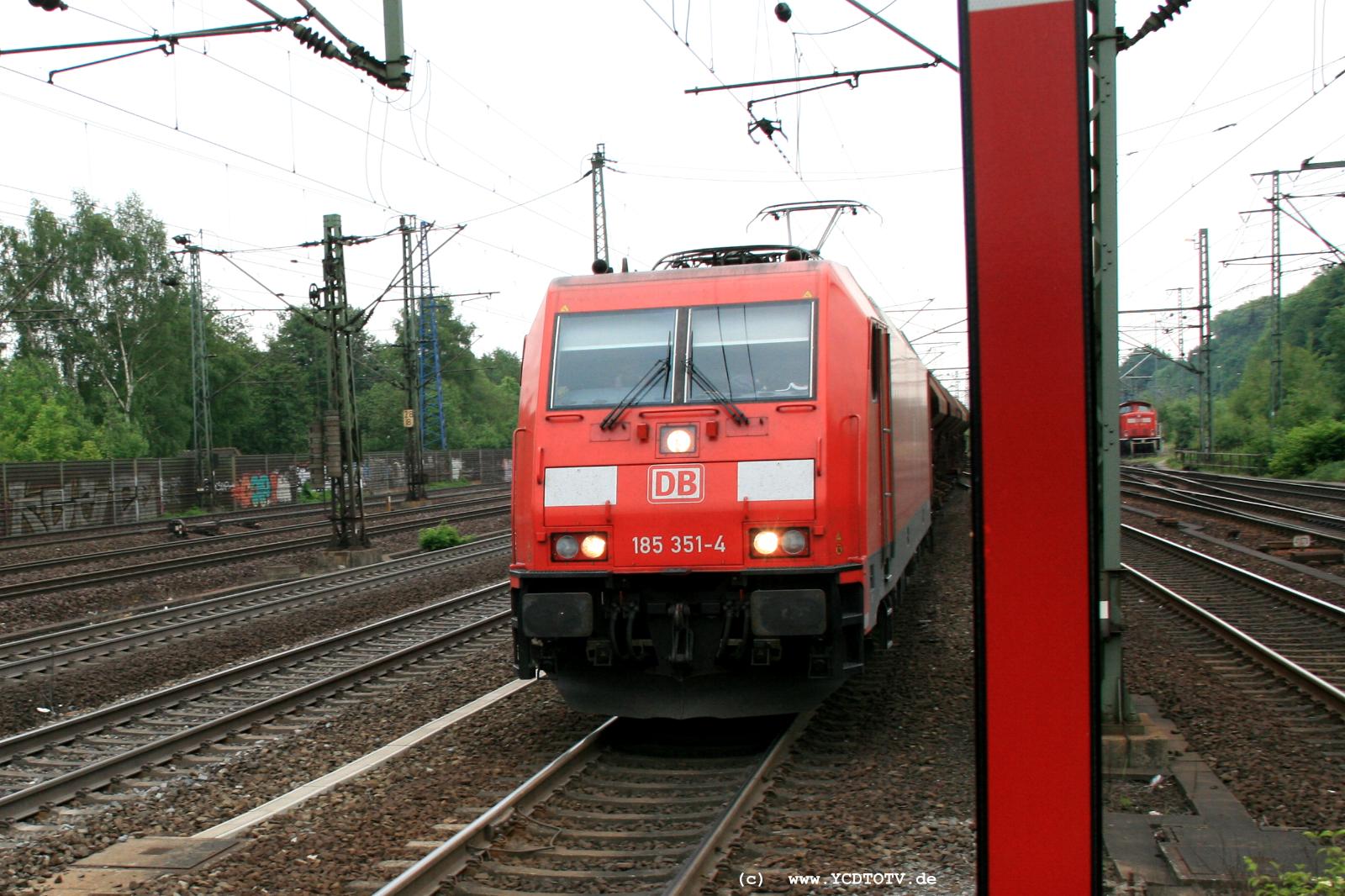  Bahnhof Hamburg-Harburg, 18.05.2011, 14:51 185 351-4 ichtung Norden 
