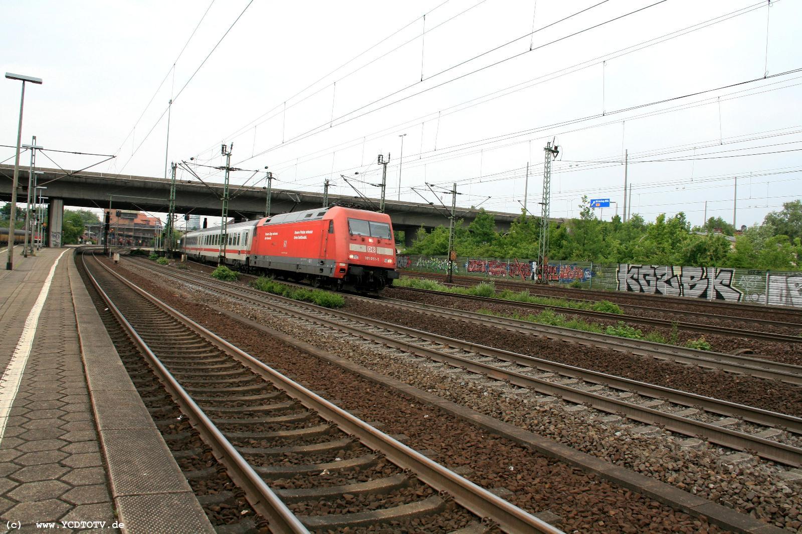  Bahnhof Hamburg-Harburg, 18.05.2011, Bahnsteig 5 Blick Richtung Norden 