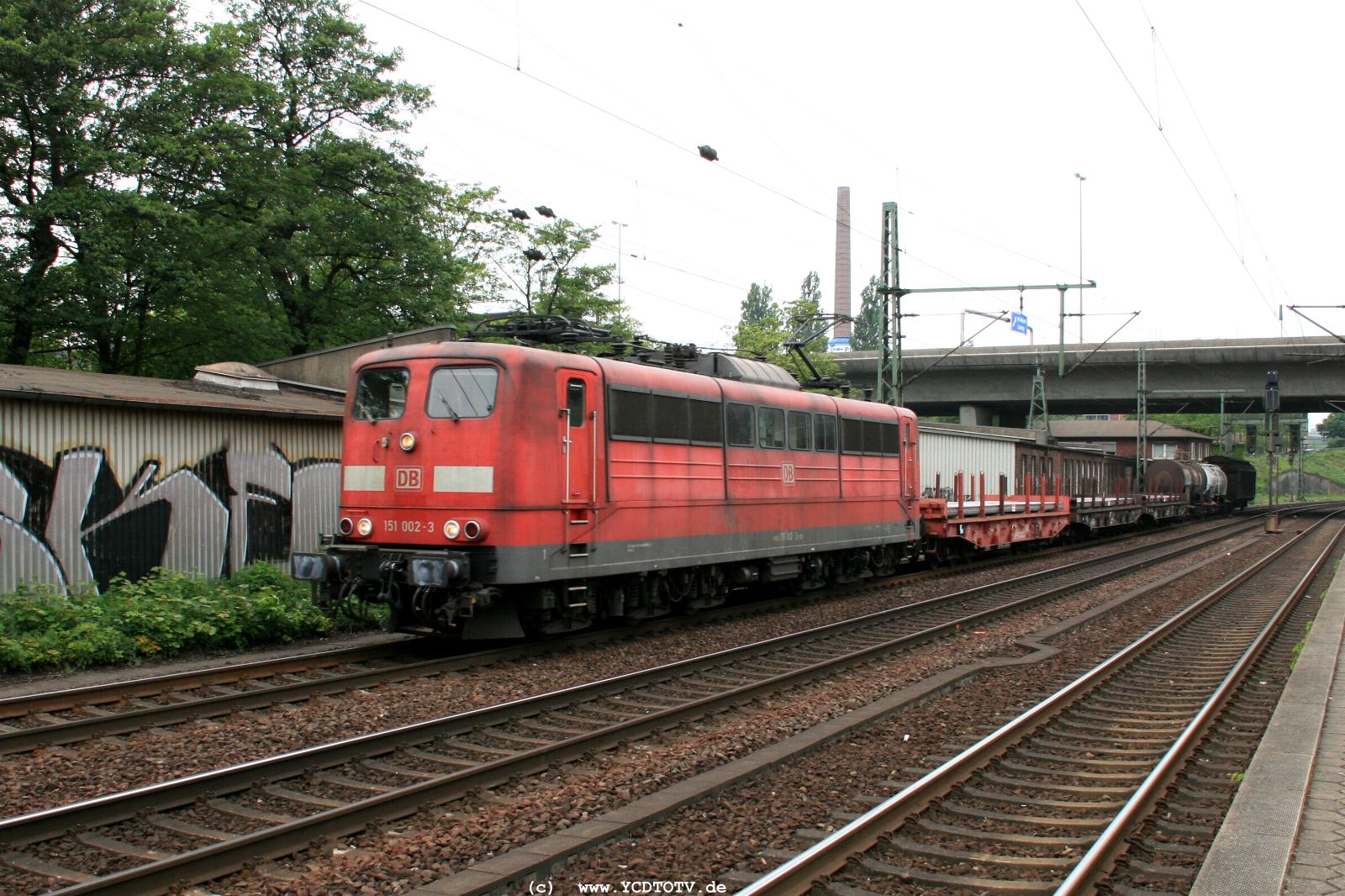 Bahnhof Hamburg-Harburg, 18.05.2011, 15:05 151 002-3 Richtung Sden 