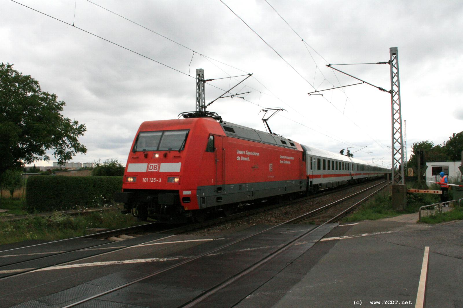  16:14   101 125-3 mit IC Richtung Magdeburg 