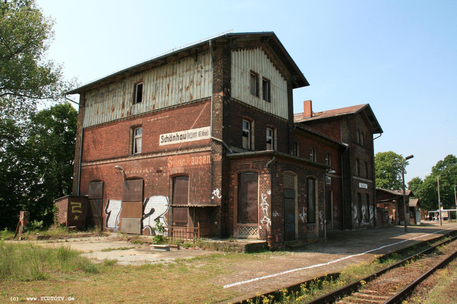  Bahnhof Schnhausen (Elbe), 20.05.2011, dieser Bahnhof ist # gemehdornt # 