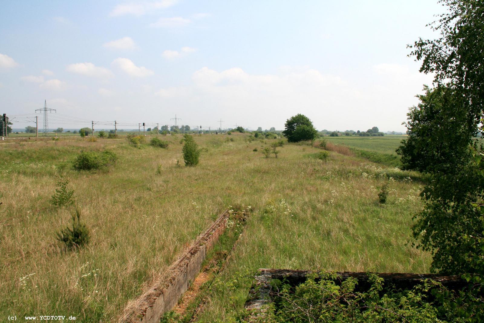  Bahnhof Schnhausen (Elbe), 20.05.2011, Die Grube, Blick Richtung Rathenow 