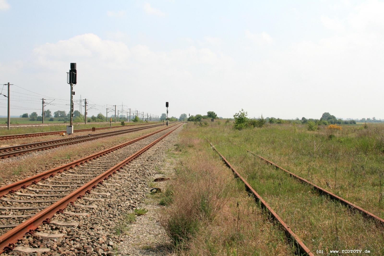  Bahnhof Schnhausen (Elbe), 20.05.2011, Blick in Richtung Rathenow 