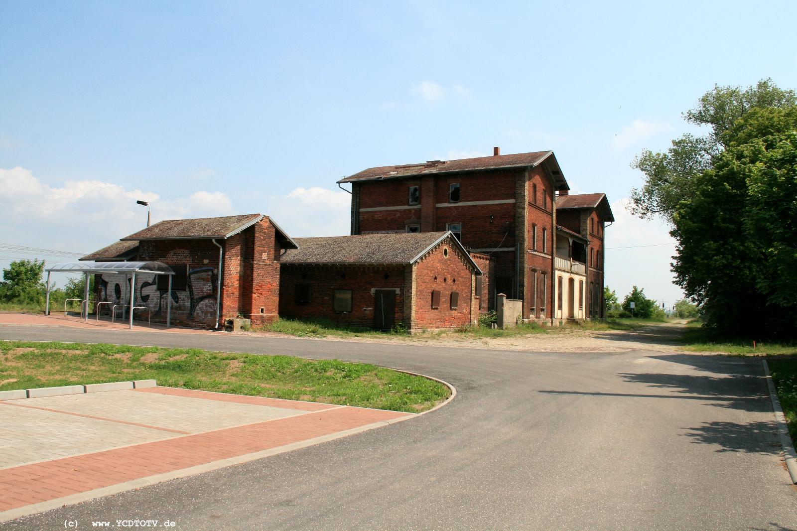  Bahnhof Schnhausen (Elbe), 20.05.2011, Zufahrt ist neu 