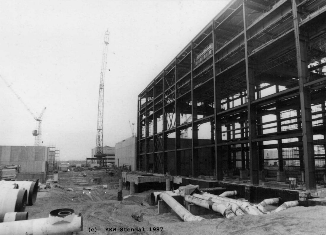  AKW/KKW Stendal 1987, Blick entlang Ostseite Maschinenhaus 1 