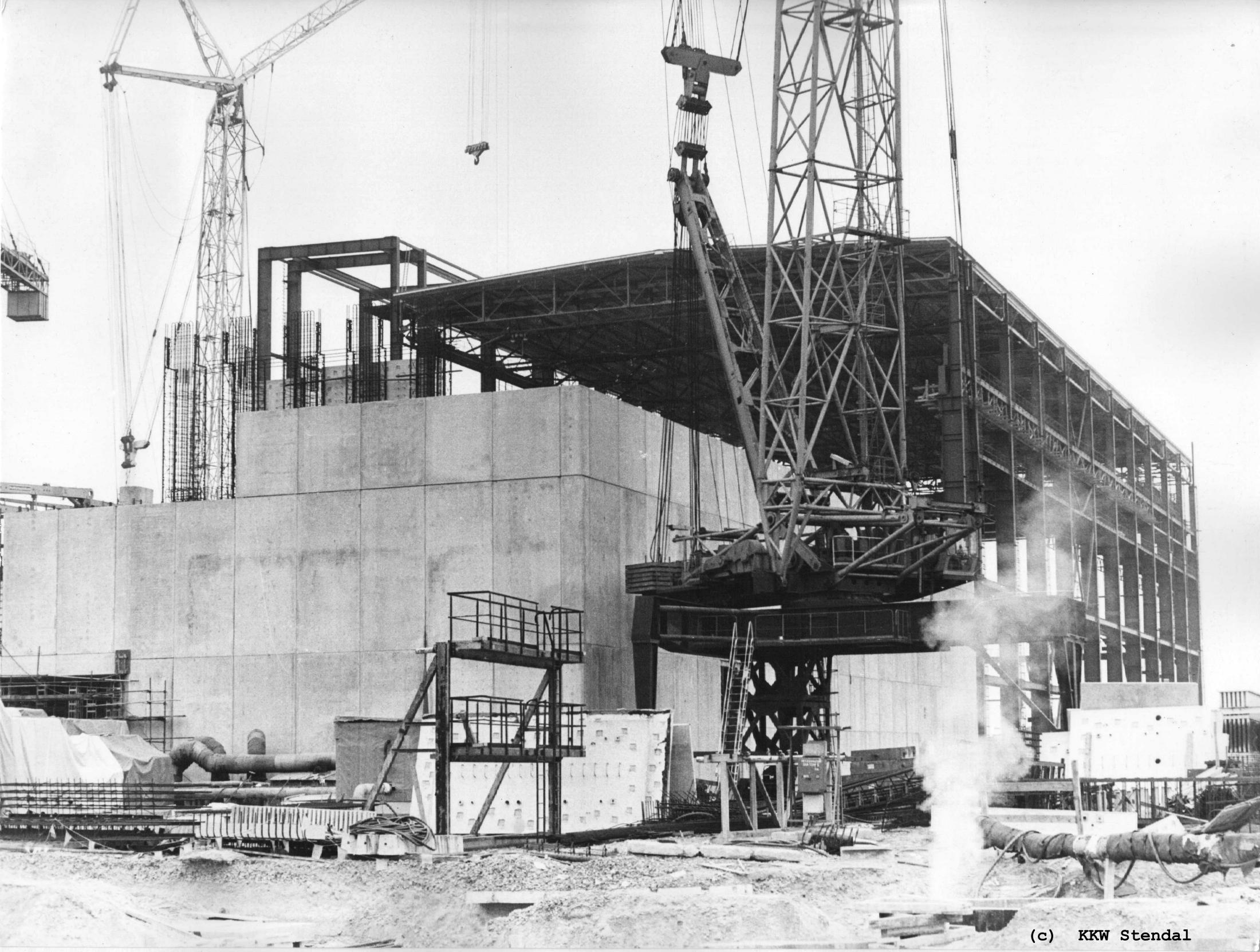 KKW Stendal 1987, Ostseite Reaktorgebäude A dahinter Maschinenhaus A 