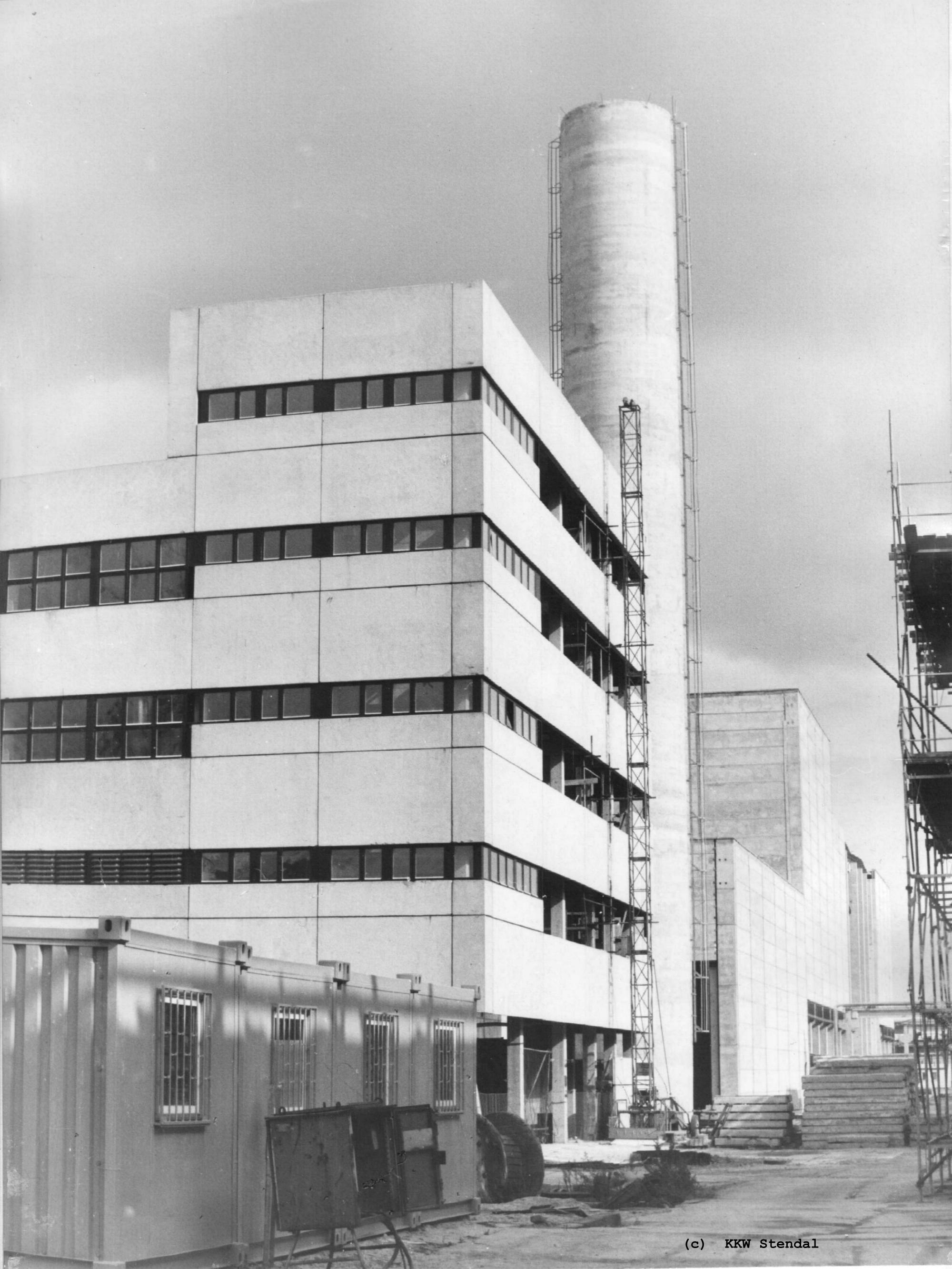  AKW/KKW Stendal 1989,Südansicht: Aktive Werkstatt, vorn Sanitär - Labor - Gebäude  